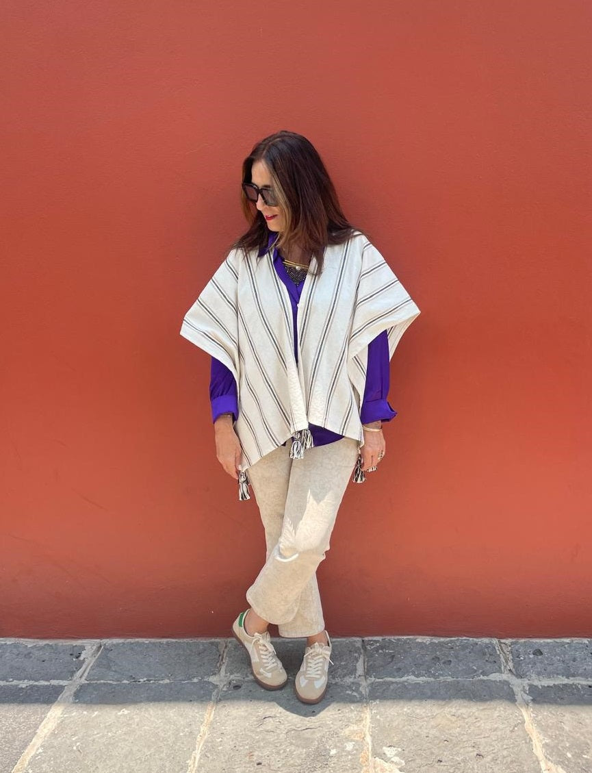 Ruana Corta Zaac Con Pompón