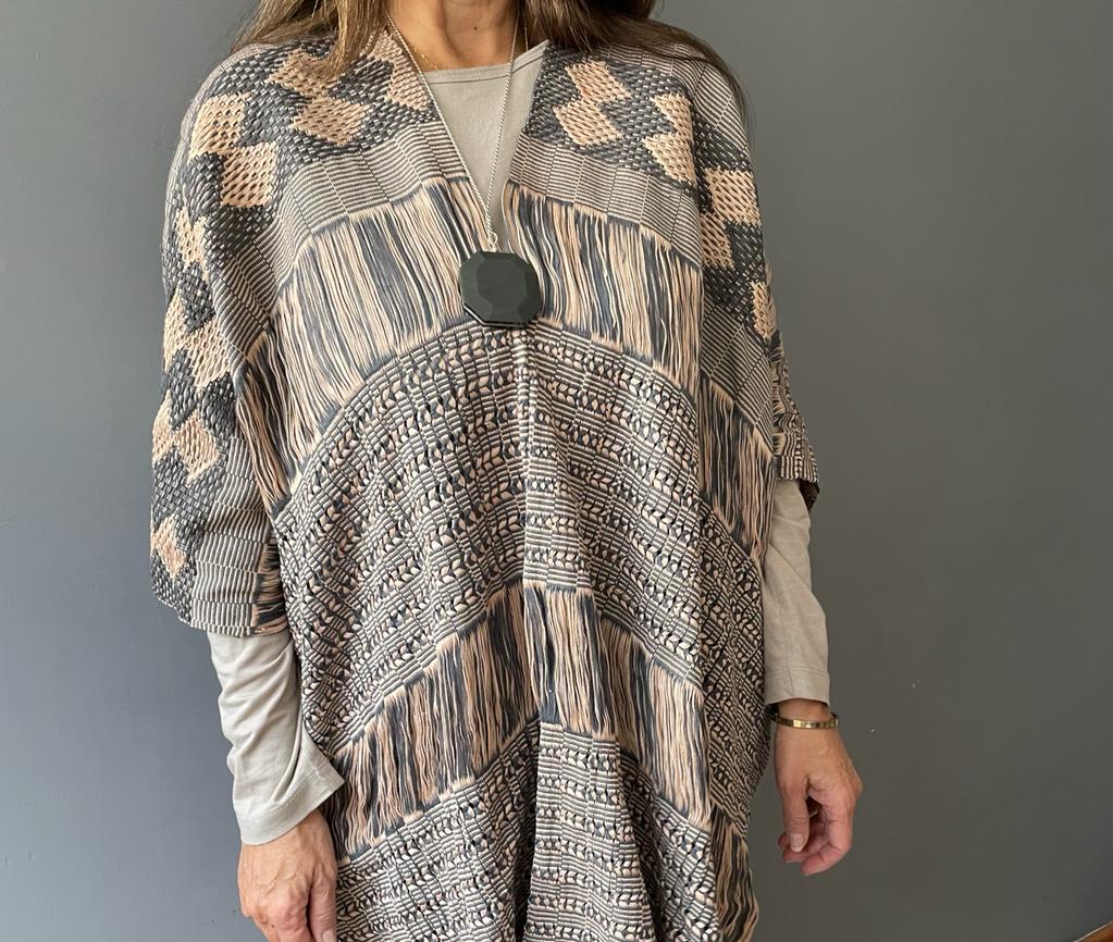 Blusa/Poncho Luum Deshilado