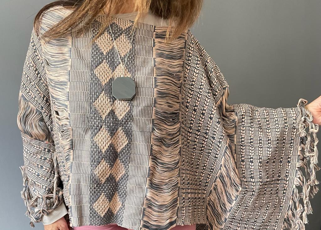 Blusa/Poncho Luum Deshilado