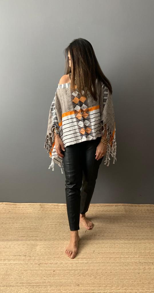 Blusa/Poncho Luum