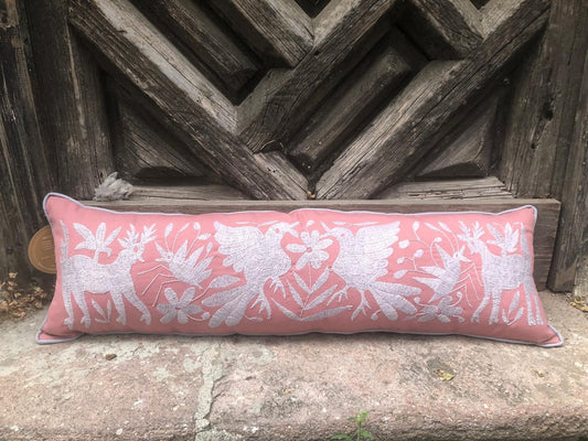 Cojín Doble Lumbar Otomí Bordado Flora y Fauna