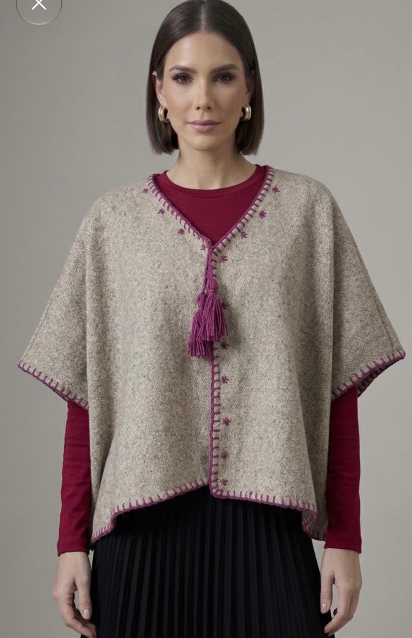 Saco artesanal de lana Gris bordada