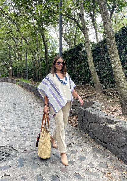 Ruana Corta Zaac Con Pompón
