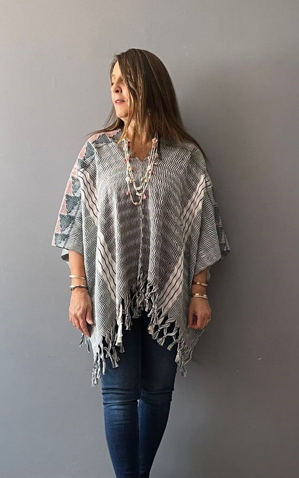 Blusa/Poncho Luum